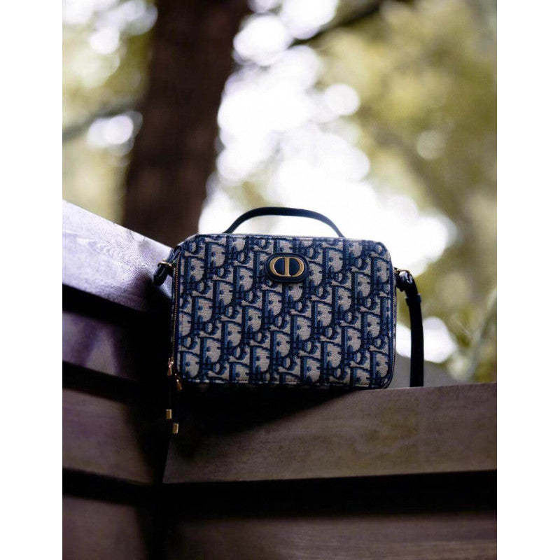 30 Montaigne Box Bag Blue Oblique Jacquard S2141