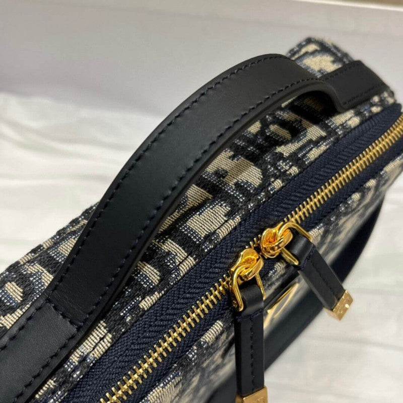 30 Montaigne Box Bag Blue Oblique Jacquard S2141