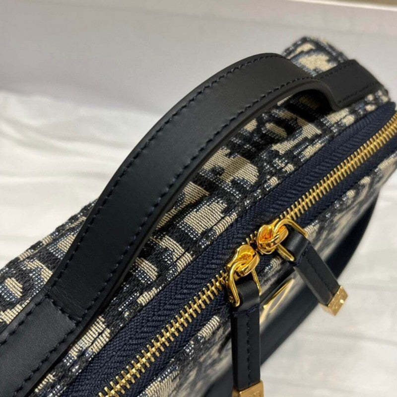 30 Montaigne Box Bag Blue Oblique Jacquard S2141