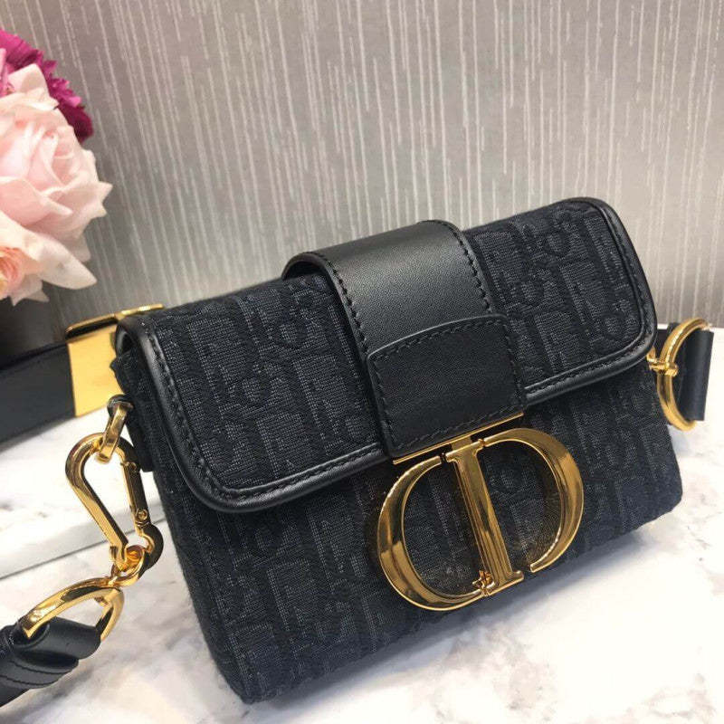 30 Montaigne Box Bag Oblique Jacquard M9204