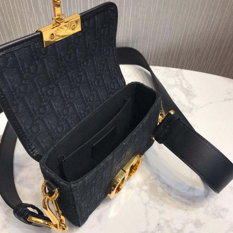 30 Montaigne Box Bag Oblique Jacquard M9204