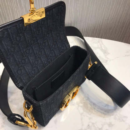 30 Montaigne Box Bag Oblique Jacquard M9204