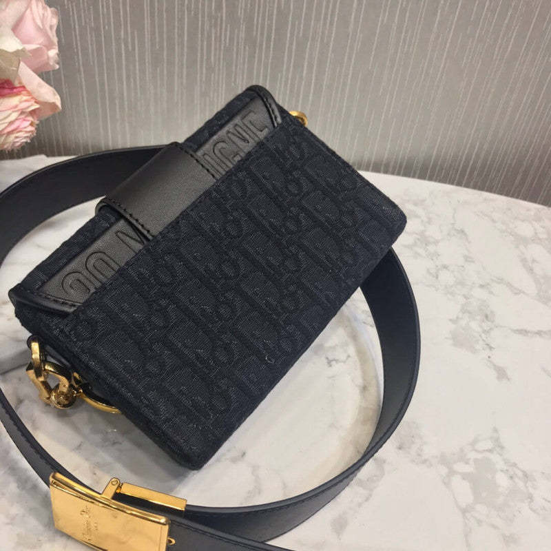 30 Montaigne Box Bag Oblique Jacquard M9204