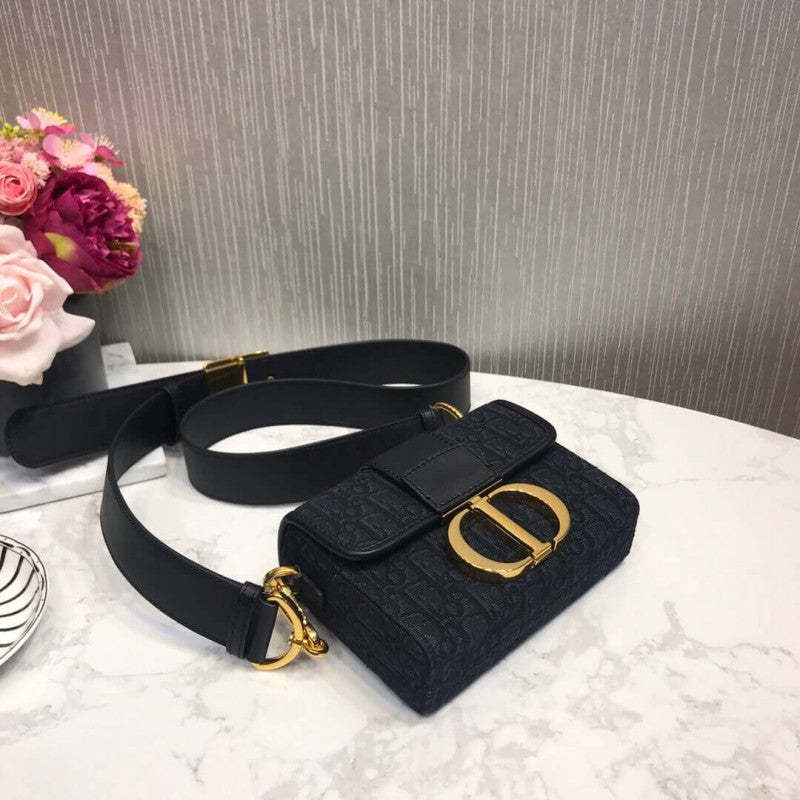 30 Montaigne Box Bag Oblique Jacquard M9204