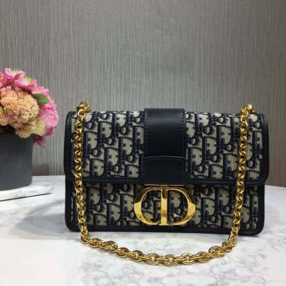 30 Montaigne Flap Chain Bag M9208