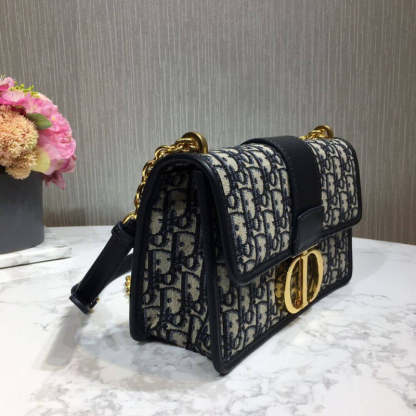 30 Montaigne Flap Chain Bag M9208