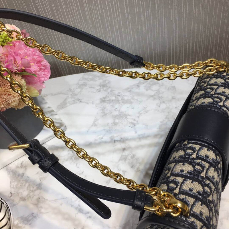 30 Montaigne Flap Chain Bag M9208