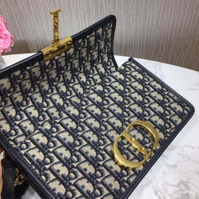 30 Montaigne Flap Chain Bag M9208