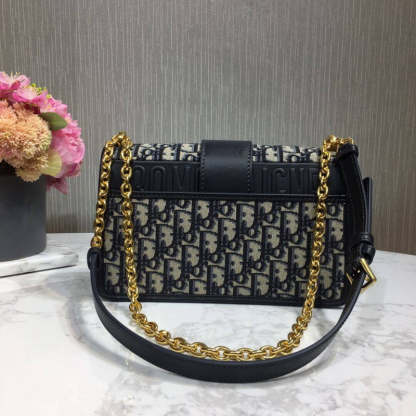 30 Montaigne Flap Chain Bag M9208