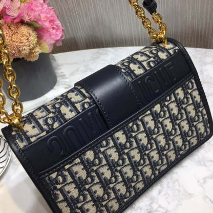 30 Montaigne Flap Chain Bag M9208