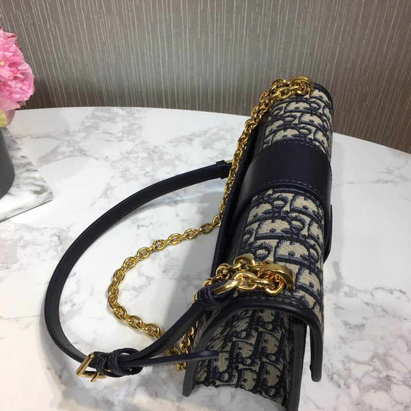 30 Montaigne Flap Chain Bag M9208