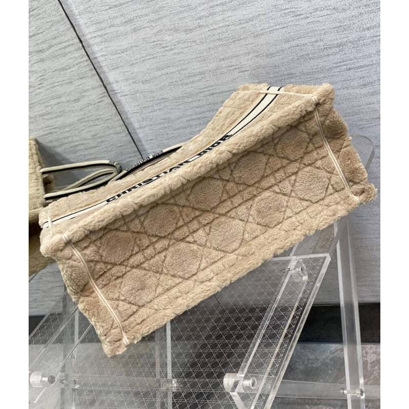 Large Book Tote Beige Cannage Shearling M1286