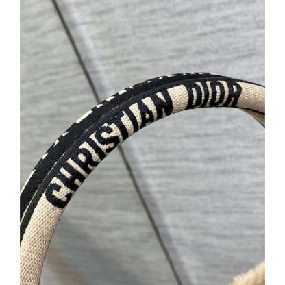 Large Book Tote Beige Cannage Shearling M1286