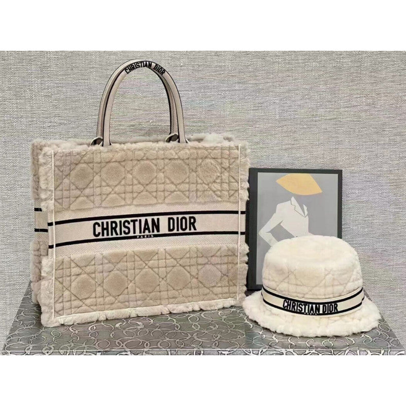 Large Book Tote Beige Cannage Shearling M1286