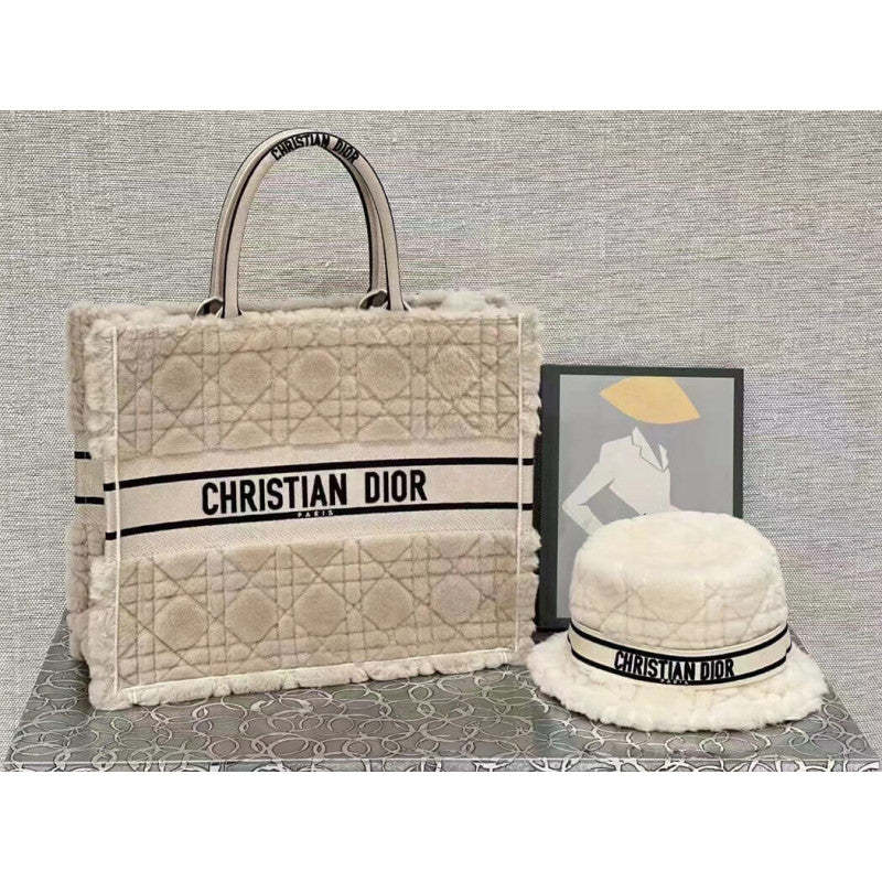 Large Book Tote Beige Cannage Shearling M1286