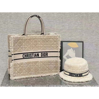 Large Book Tote Beige Cannage Shearling M1286