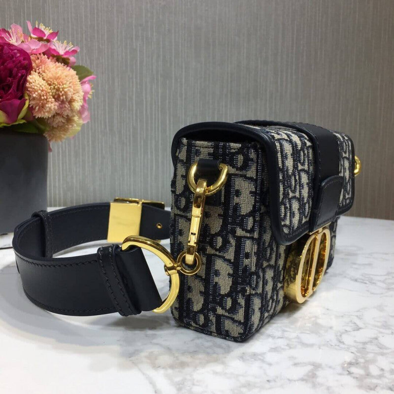 Oblique 30 Montaigne Box Bag M9204