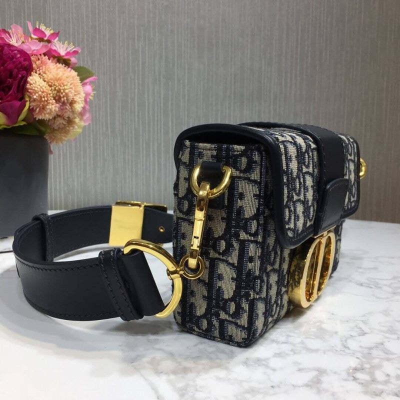 Oblique 30 Montaigne Box Bag M9204