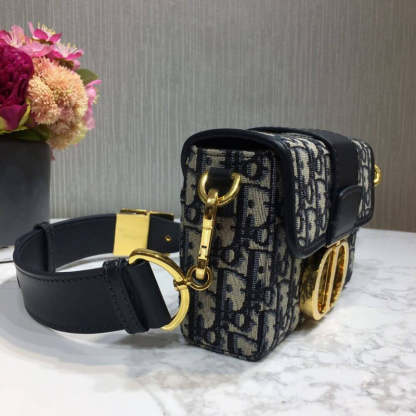 Oblique 30 Montaigne Box Bag M9204