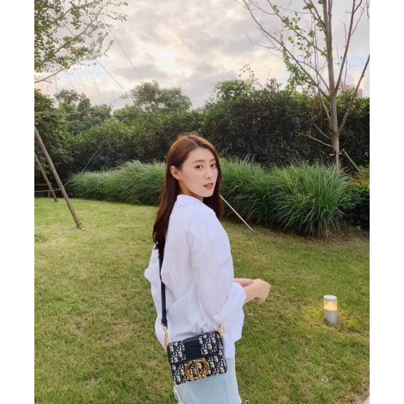 Oblique 30 Montaigne Box Bag M9204