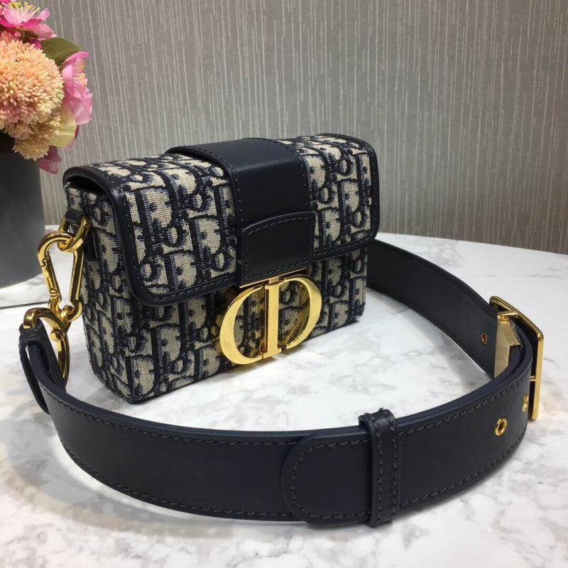 Oblique 30 Montaigne Box Bag M9204