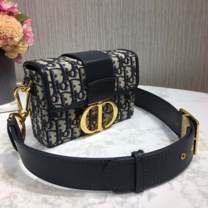 Oblique 30 Montaigne Box Bag M9204