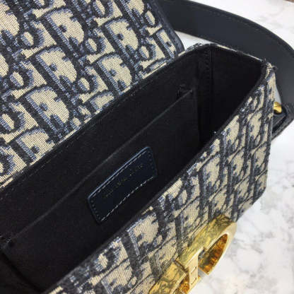 Oblique 30 Montaigne Box Bag M9204