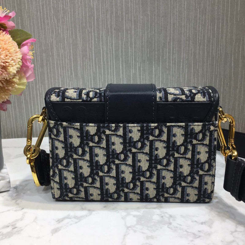 Oblique 30 Montaigne Box Bag M9204