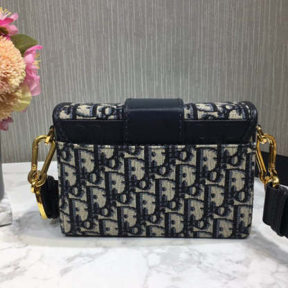 Oblique 30 Montaigne Box Bag M9204