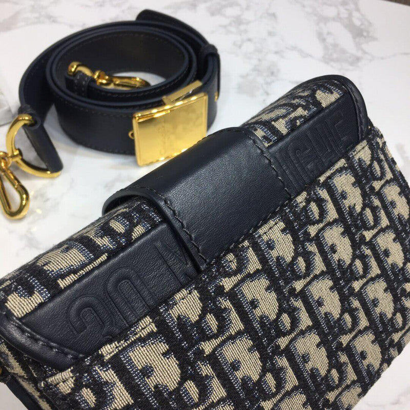 Oblique 30 Montaigne Box Bag M9204