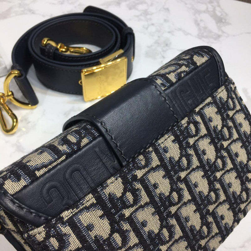 Oblique 30 Montaigne Box Bag M9204