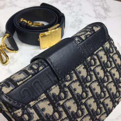 Oblique 30 Montaigne Box Bag M9204