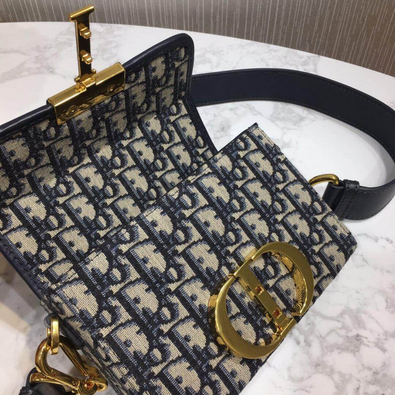 Oblique 30 Montaigne Box Bag M9204