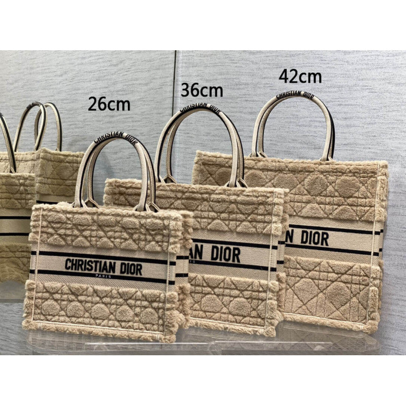 Large Book Tote Beige Cannage Shearling M1286