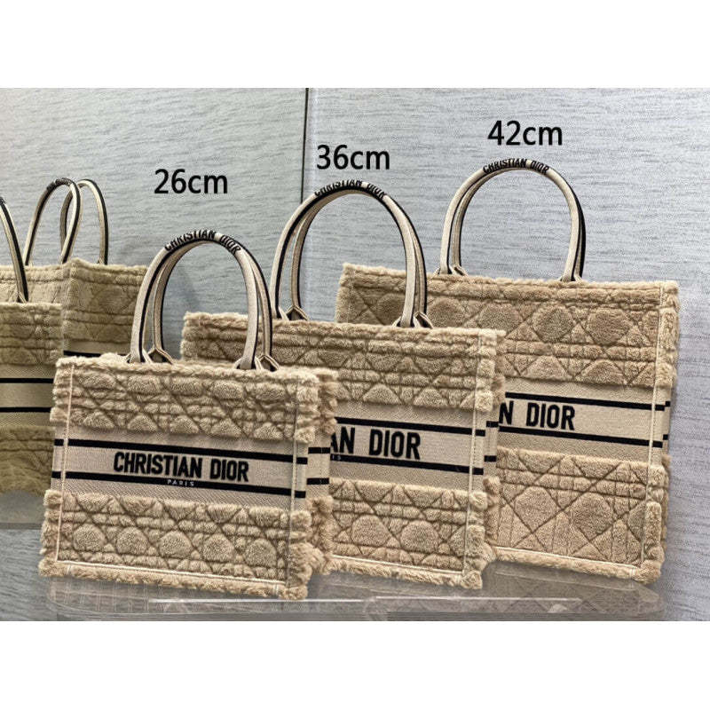 Large Book Tote Beige Cannage Shearling M1286
