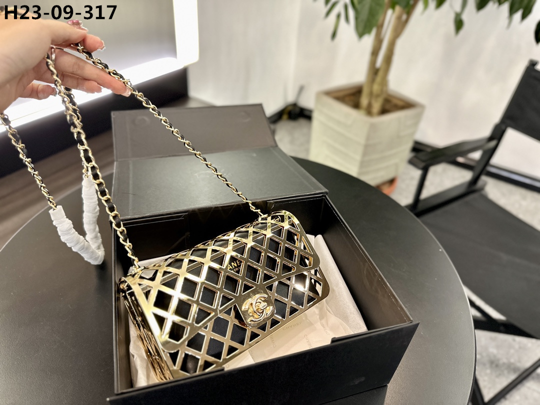 CC METALLIC DIAMOND LINED BLACK LEATHER CHAIN FLAP BAG GOLD 18CM AS2514 B05552 NC533