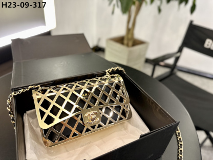 CC METALLIC DIAMOND LINED BLACK LEATHER CHAIN FLAP BAG GOLD 18CM AS2514 B05552 NC533
