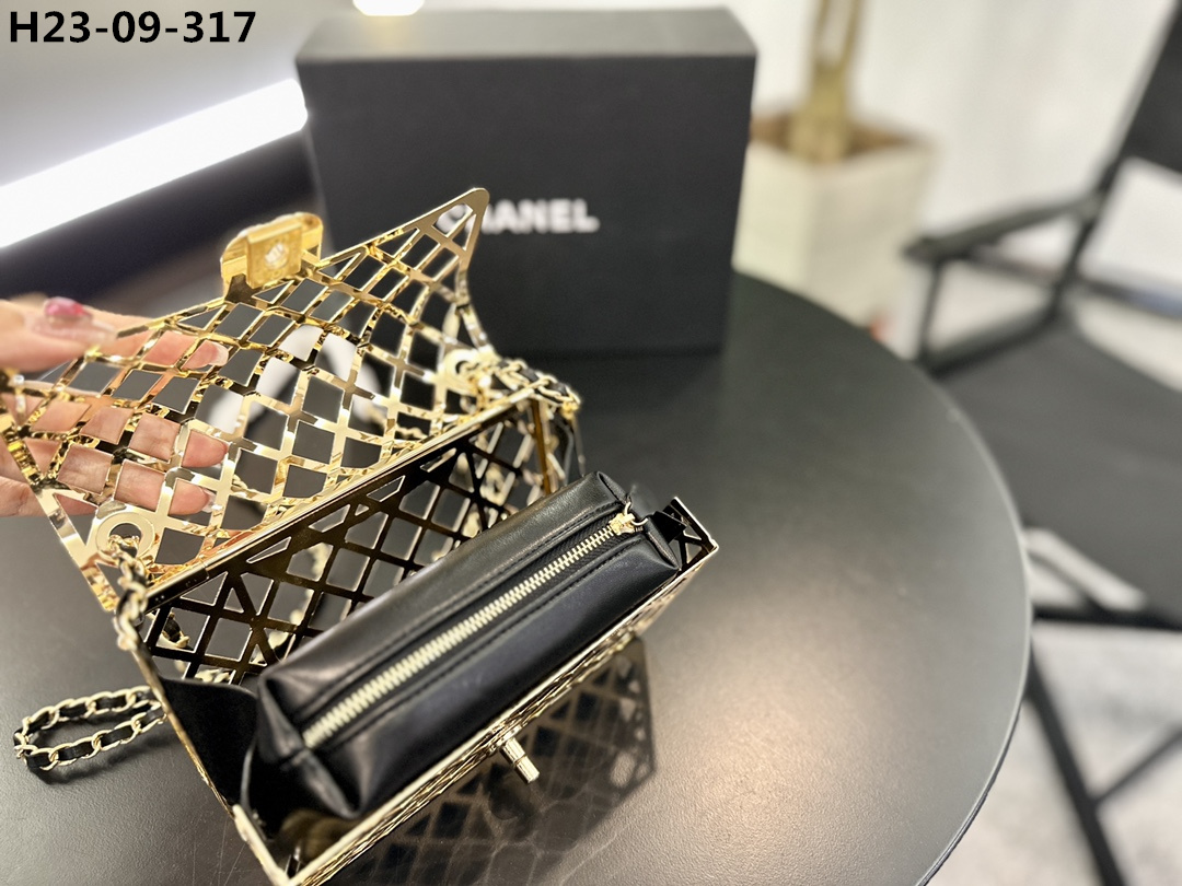 CC METALLIC DIAMOND LINED BLACK LEATHER CHAIN FLAP BAG GOLD 18CM AS2514 B05552 NC533