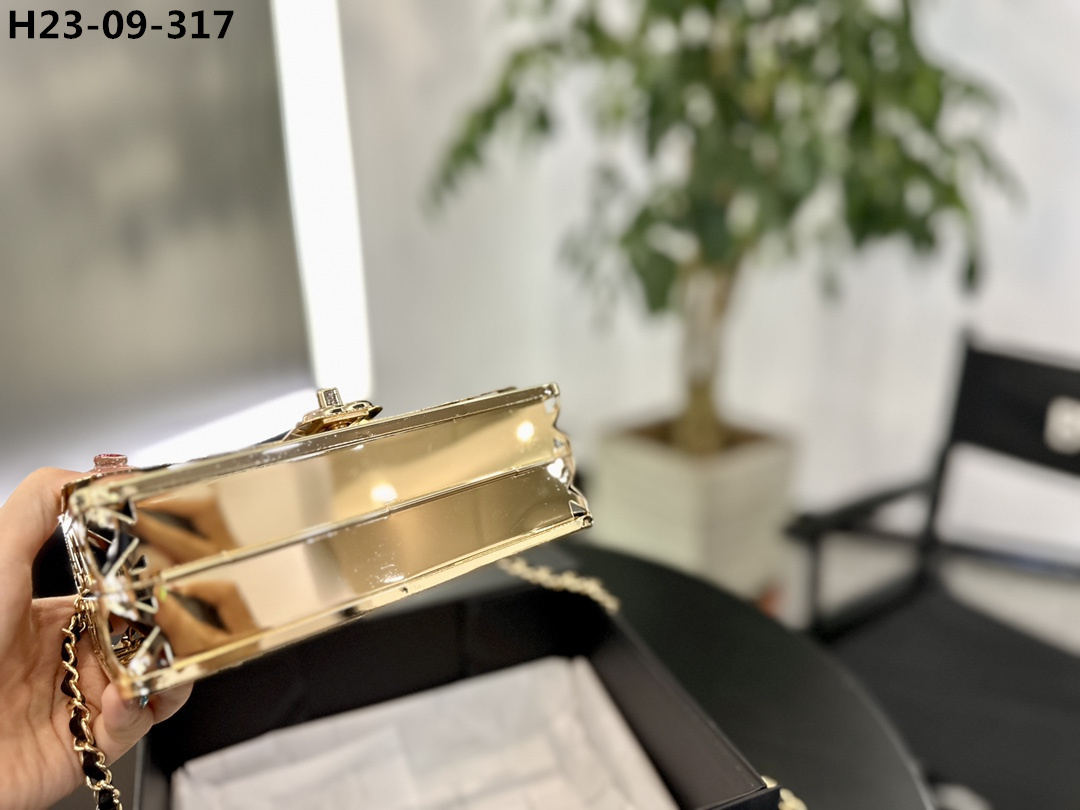 CC METALLIC DIAMOND LINED BLACK LEATHER CHAIN FLAP BAG GOLD 18CM AS2514 B05552 NC533