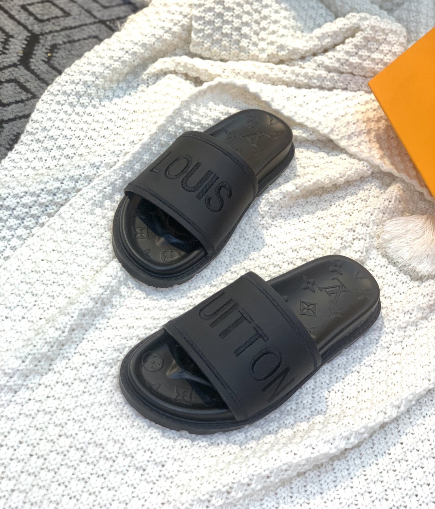 LUV WOMEN’S POOL PILLOW FLAT COMFORT MULE BLACK