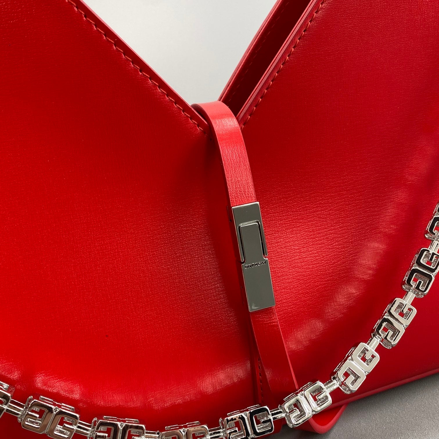 gv Small Cut Out Bag Red For Women, Handbags, Shoulder Bags 10.6in/27cm GVC 