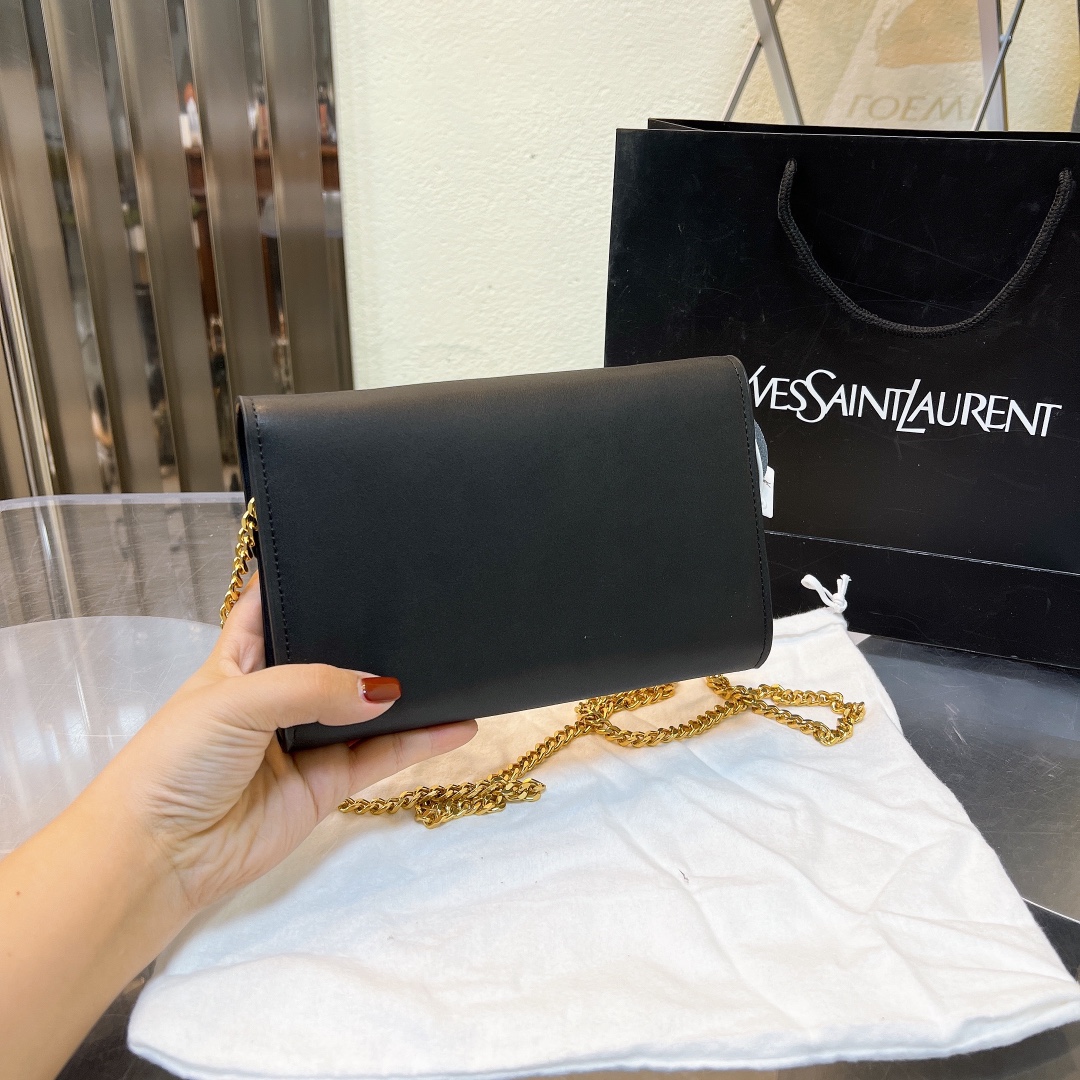 YSL UPTOWN CHAIN WALLET IN GRAIN DE POUDRE EMBOSSED BLACK 19CM 6077881GF0J1000