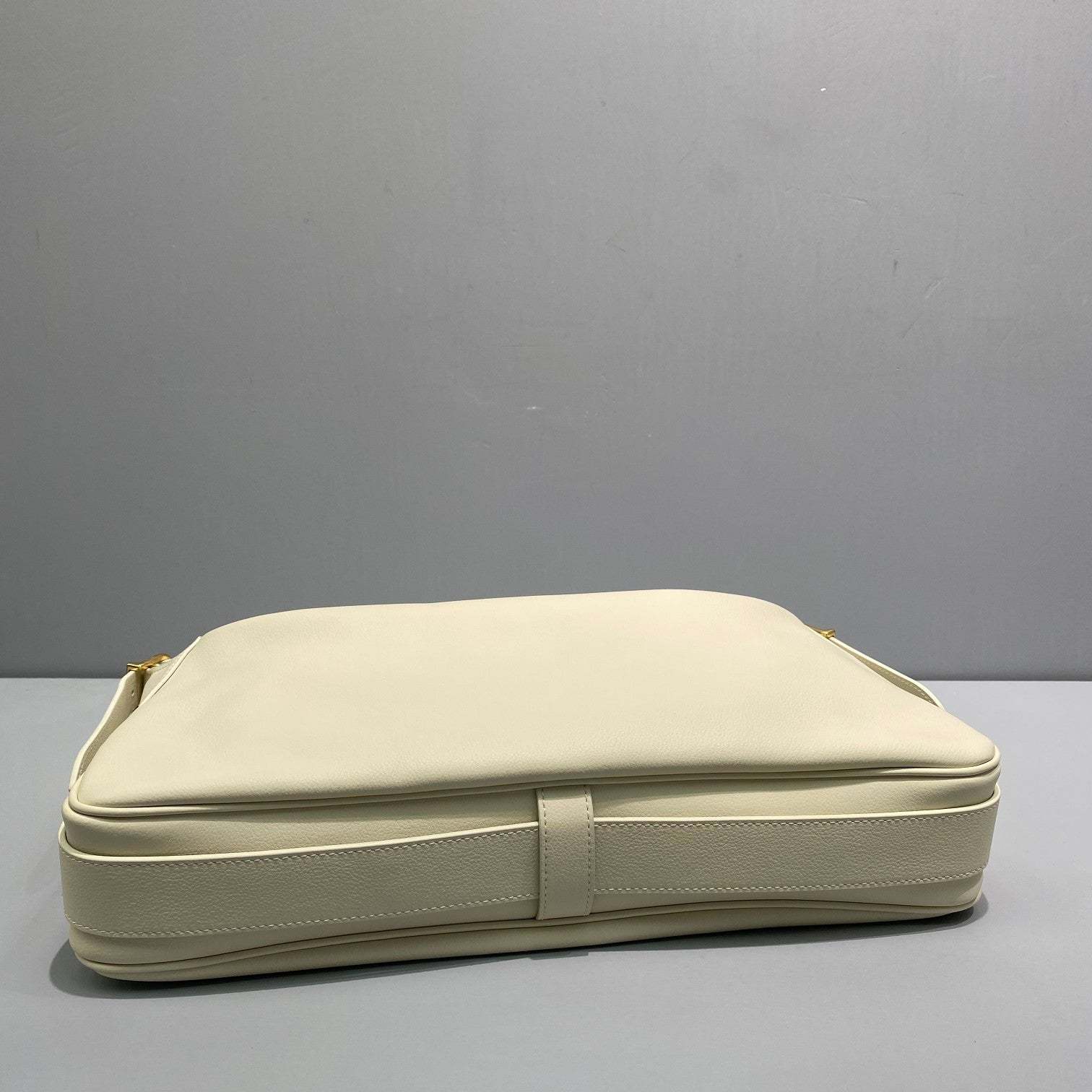 CE Medium Romy In Supple White For Women 13in/34cm 197443DPJ.01RC