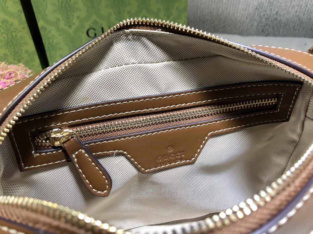 GG MESSENGER BAG WITH INTERLOCKING G 25.5 CM 675891 92THG 8563