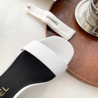 SANDAL CHL WHITE SLINGBACKS SANDALS WITH GEM HEEL