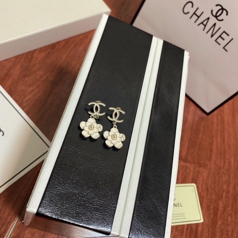 CC FLOWER WHITE EARRINGS