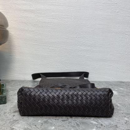 BV Intrecciato Shoulder Bag Purple, For Women, Women’s Bags 10.2in/26cm