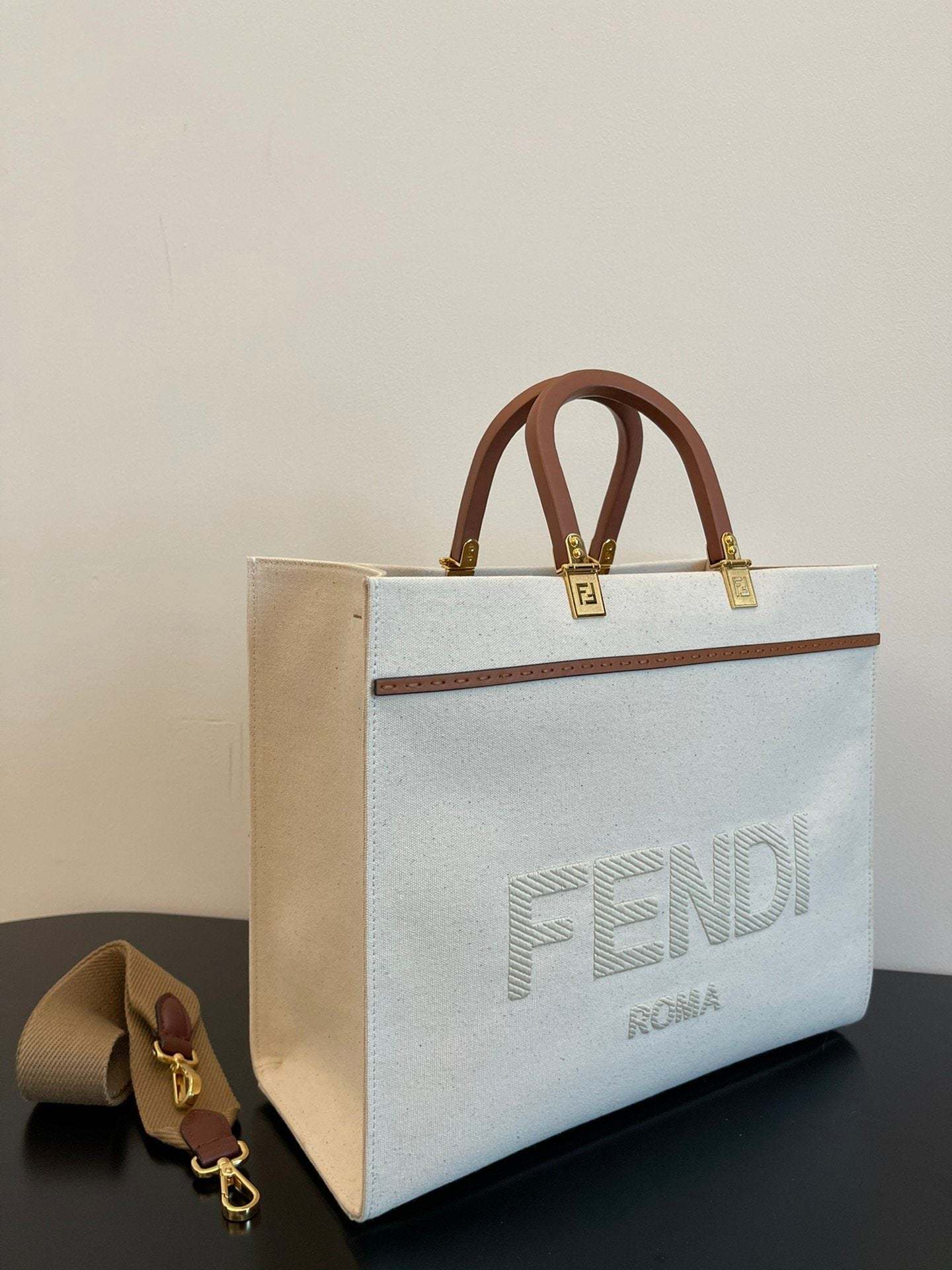 FI Sunshine Medium Tote Bag Light Grey Canvas For Women, Women’s Bags, Shoulder Bags 13.8in/35cm FF 8BH386