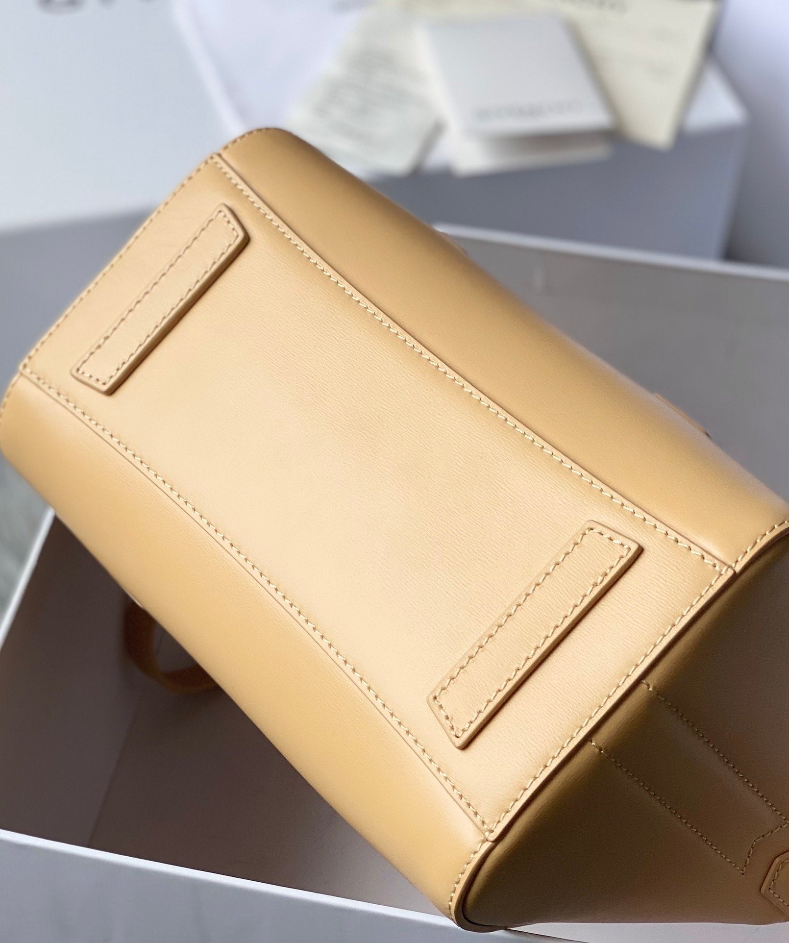 gv Mini Antigona Lock Bag Caramel For Women, Handbags, Shoulder Bags 8.7in/22cm GVC