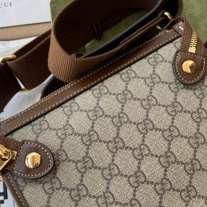 gg Messenger Bag With Interlocking G Beige/Ebony gg Supreme Canvas For Men 8.3in/21cm gg
